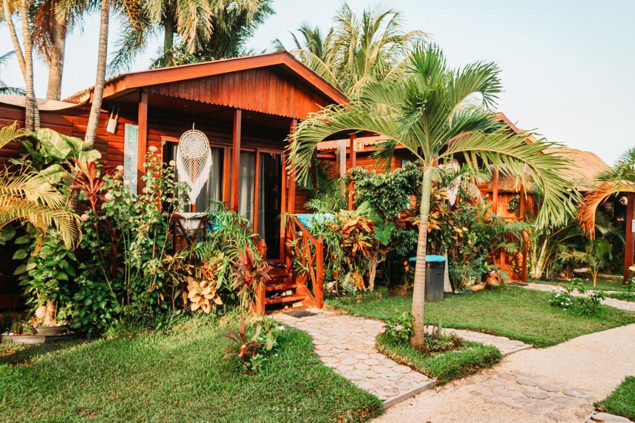 Blue Bird Hotel บากาลาร์ ภายนอก รูปภาพ